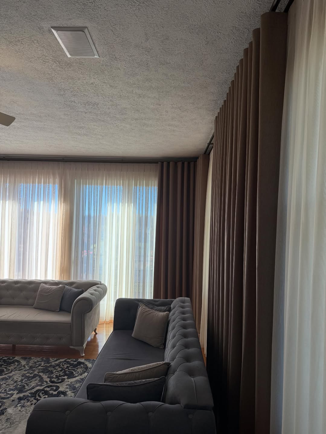 pellacurtains_20251022_p_3749217544306849004_3_3749217533183564189